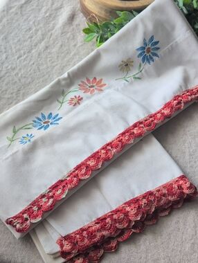 Vintage Floral Standard Pillowcase with Scalloped Trim
